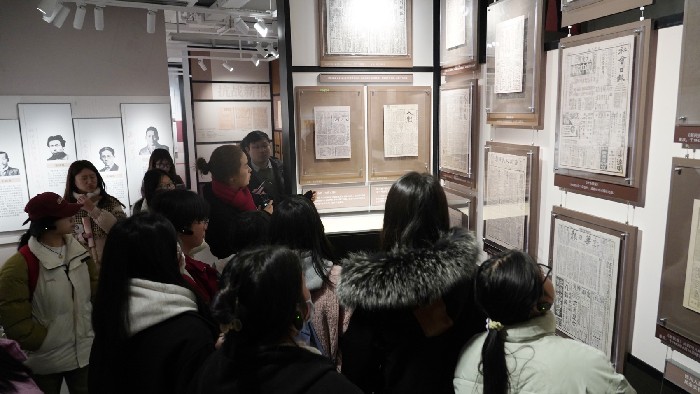 四川报业博物馆首场研学活动举行，5所高校师生开启“开学第一课”
