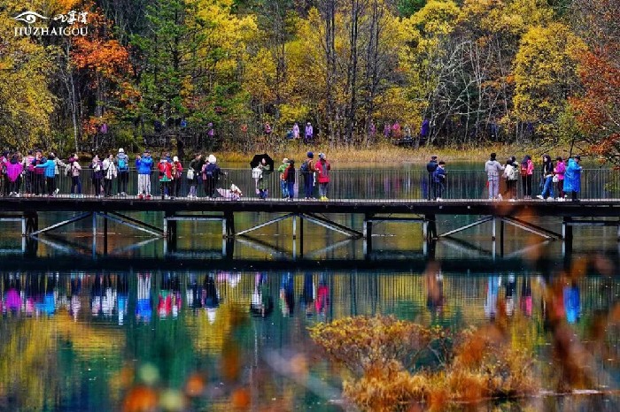 四川中小学首个秋假带热多个景区 九寨沟三星堆门票连续售罄